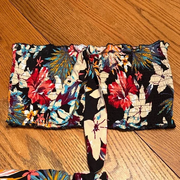 Venus Floral Two-Piece Set with Tropical Print - Picture 3 of 5
